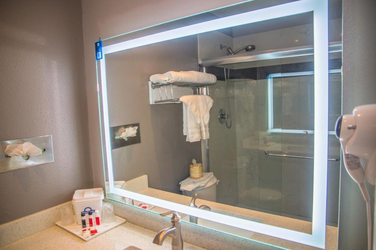 Days Inn By Wyndham Redwood City Bagian luar foto