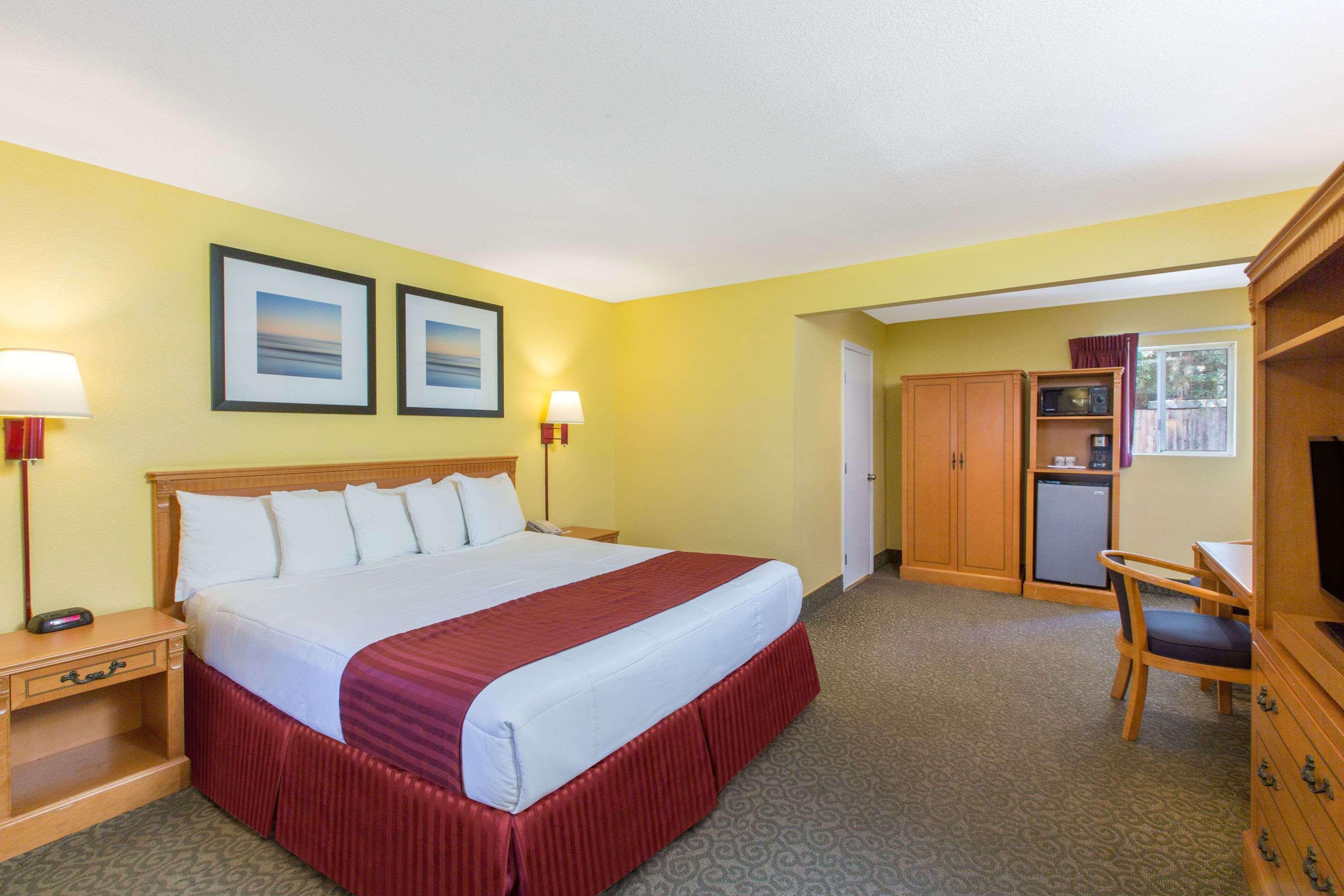 Days Inn By Wyndham Redwood City Bagian luar foto