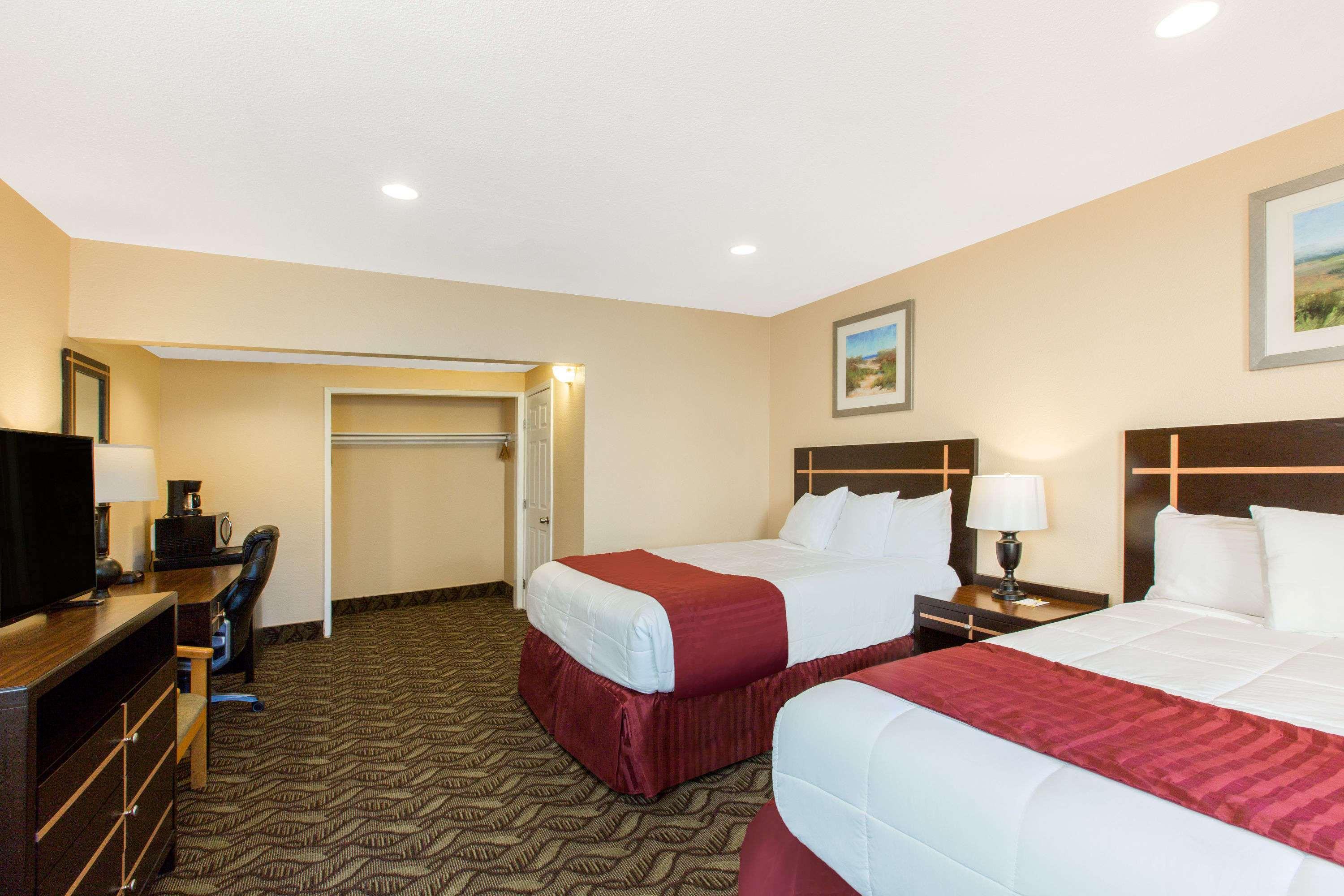 Days Inn By Wyndham Redwood City Bagian luar foto