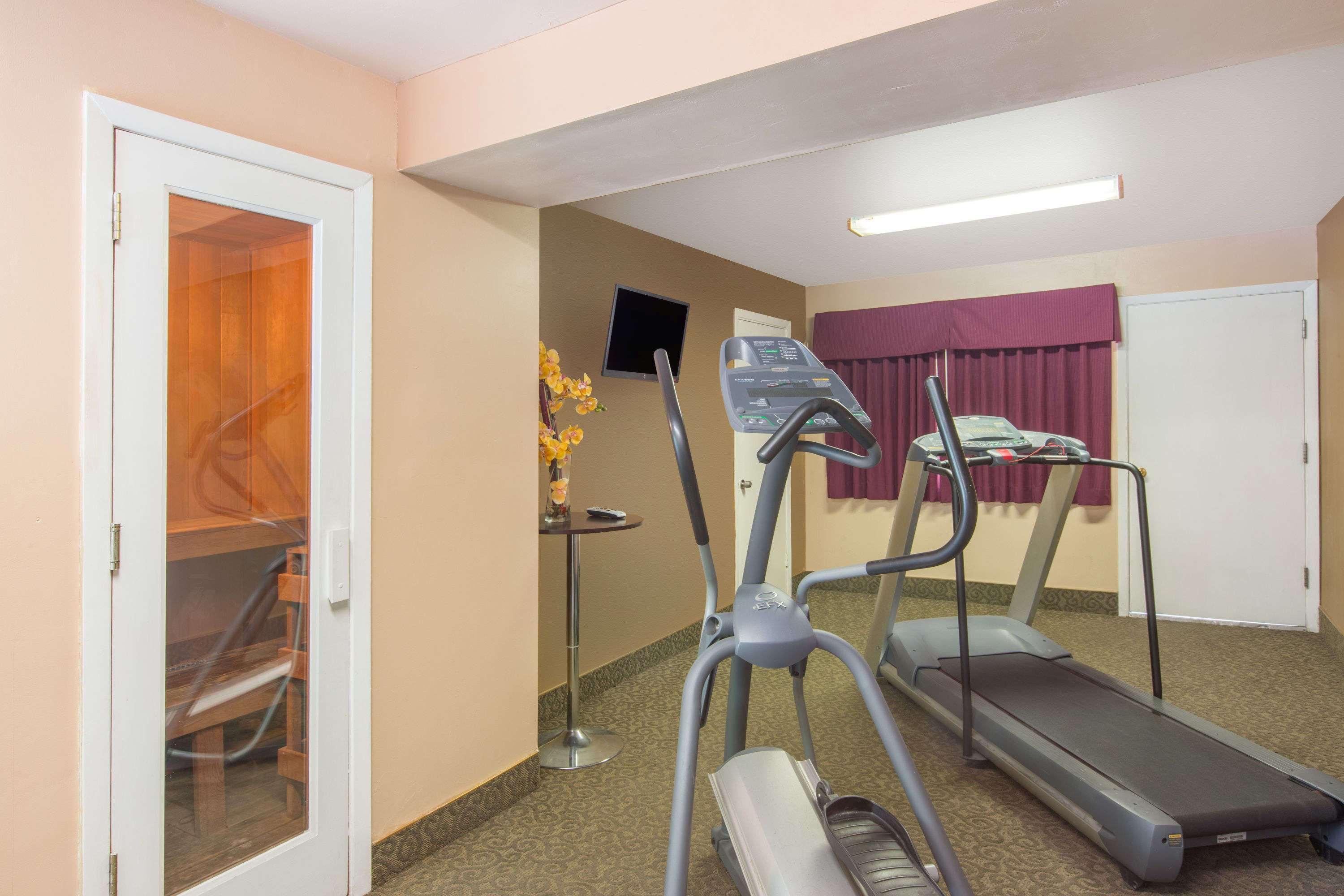 Days Inn By Wyndham Redwood City Bagian luar foto
