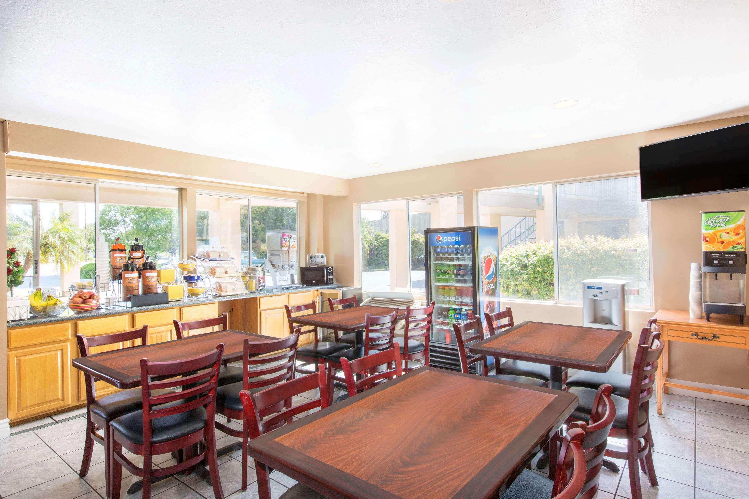 Days Inn By Wyndham Redwood City Bagian luar foto
