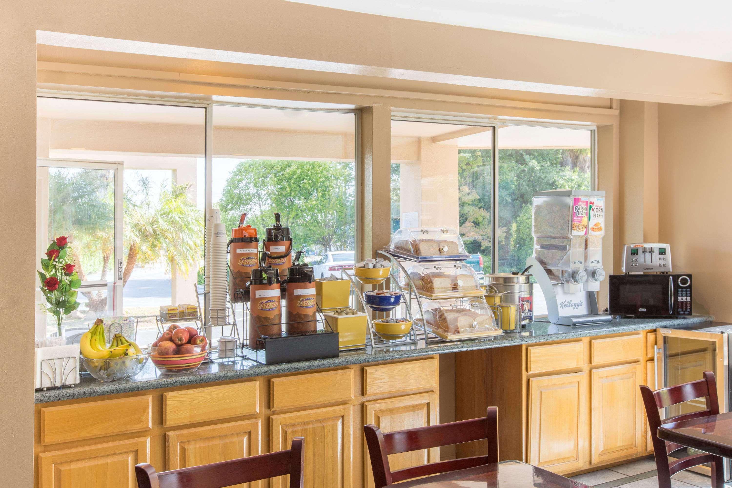 Days Inn By Wyndham Redwood City Bagian luar foto