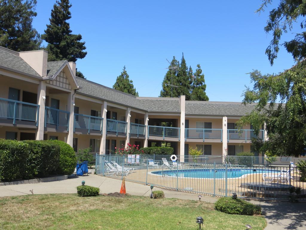 Days Inn By Wyndham Redwood City Bagian luar foto